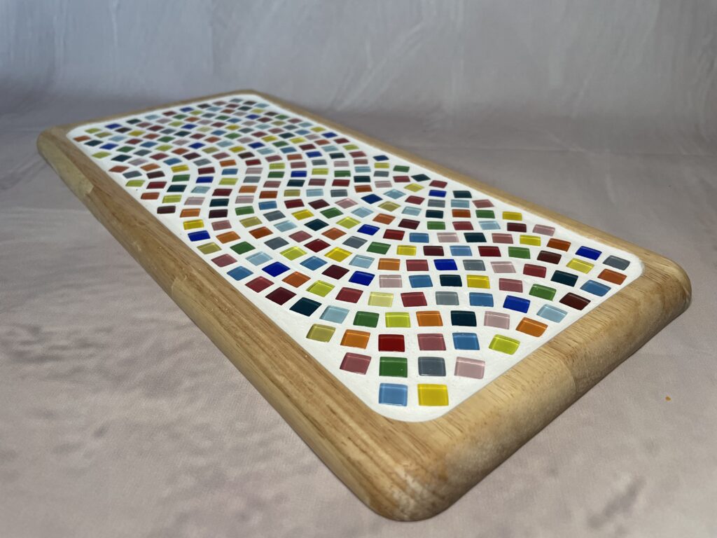 Handgemaakte decoratieve borrelplank L | plateau wavy mozaïek